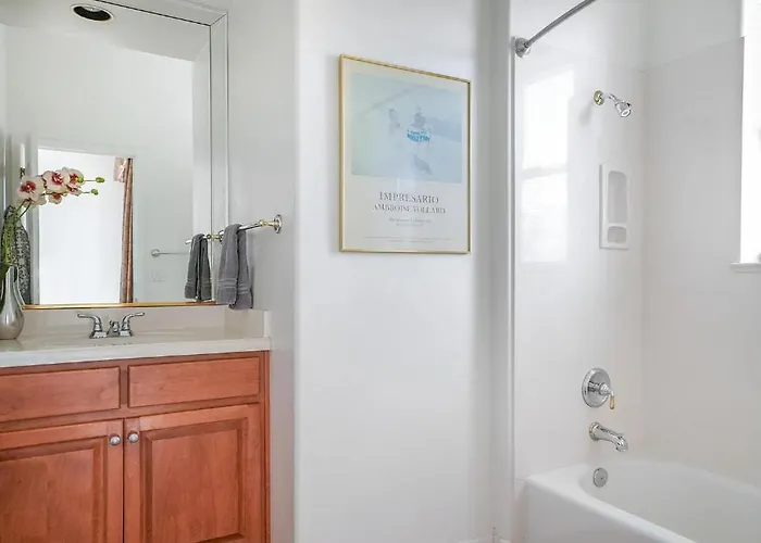 Spacious 3br W Mountain Views, Pool & Private Garage Near Scottsdale Apartment