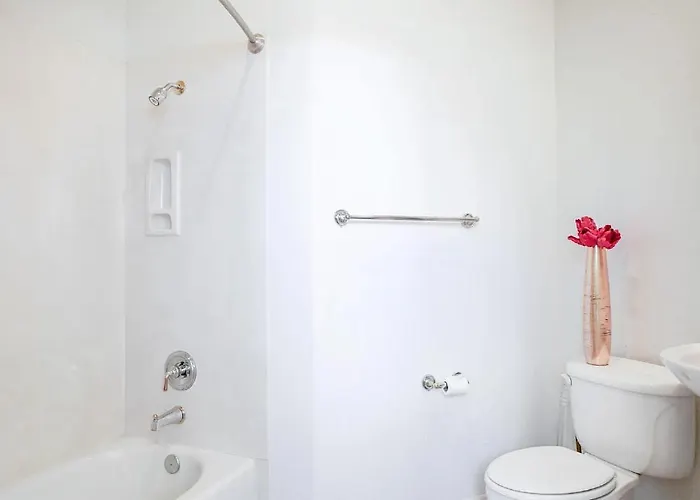 Spacious 3br W Mountain Views, Pool & Private Garage Near Scottsdale