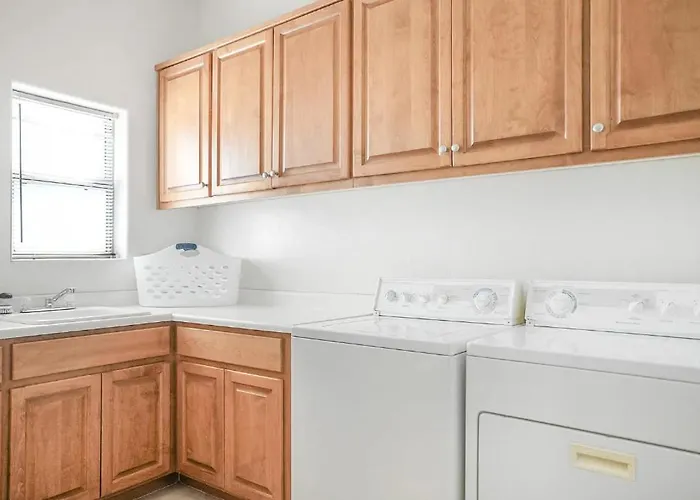 Spacious 3br W Mountain Views, Pool & Private Garage Near Scottsdale