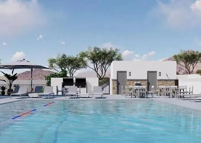 Spacious 3br W Mountain Views, Pool & Private Garage Near Scottsdale Apartment *